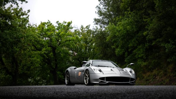 How can you make a scrumptious sticky toffee pudding from scratch?